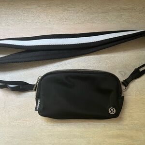 Lululemon Everywhere Belt Bag w/ BW Striped Belt